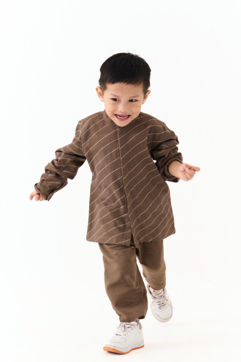 Linear Abstract Emb. Shirt - Three Clothing